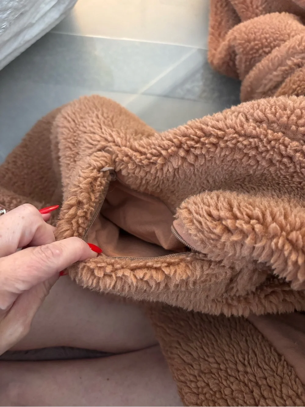 ALO Yoga Norte Sherpa Zip Hoodie in Brown/S - Picture 5 of 9